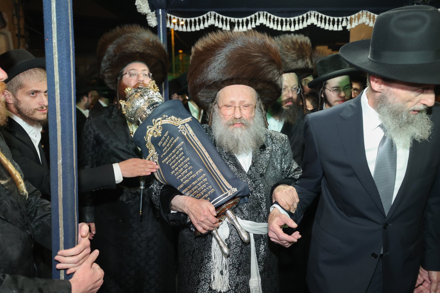 הכנסת ספר התורה בנדבורנה באניא