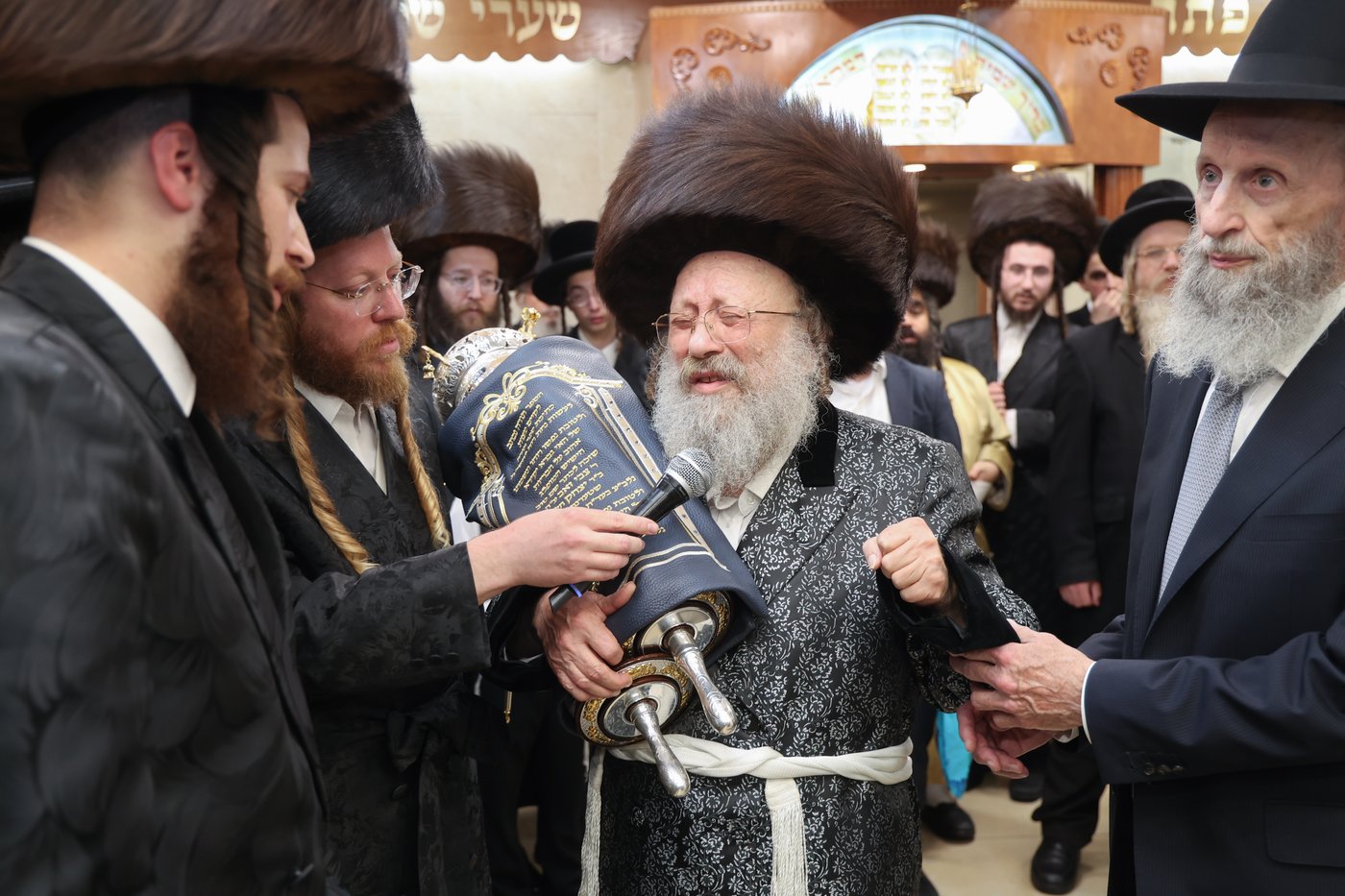 הכנסת ספר התורה בנדבורנה באניא