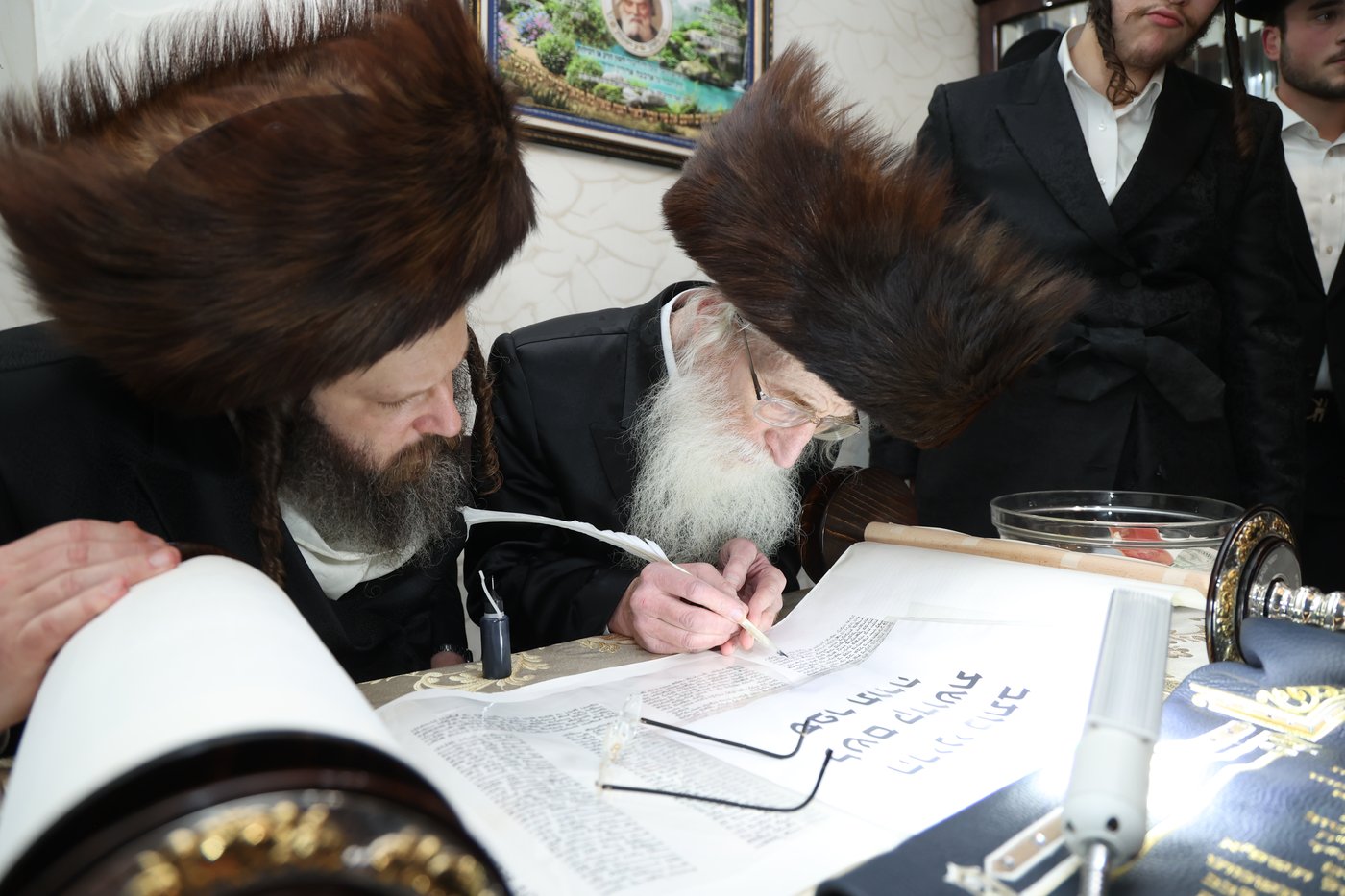 הכנסת ספר התורה בנדבורנה באניא