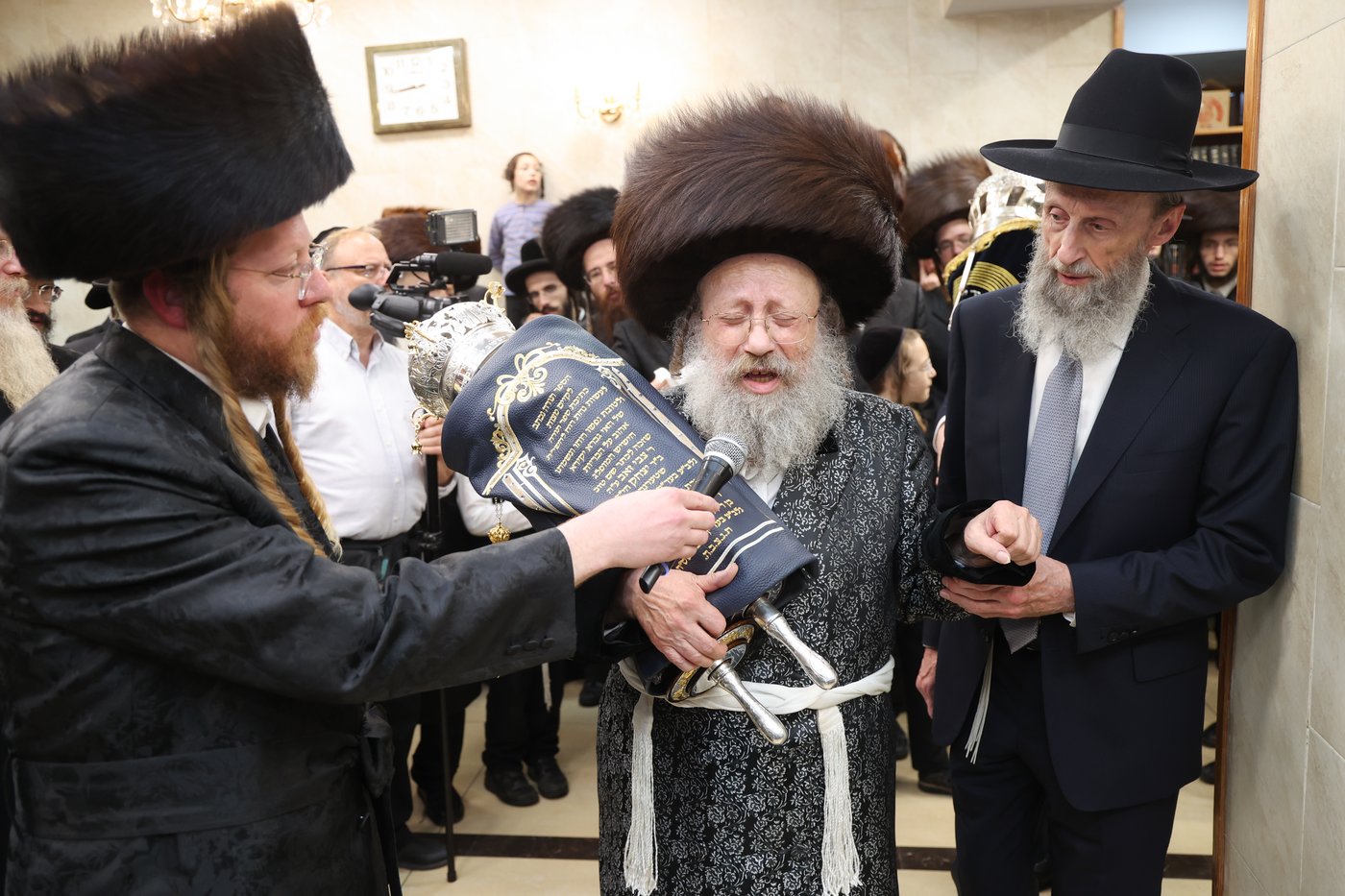 הכנסת ספר התורה בנדבורנה באניא
