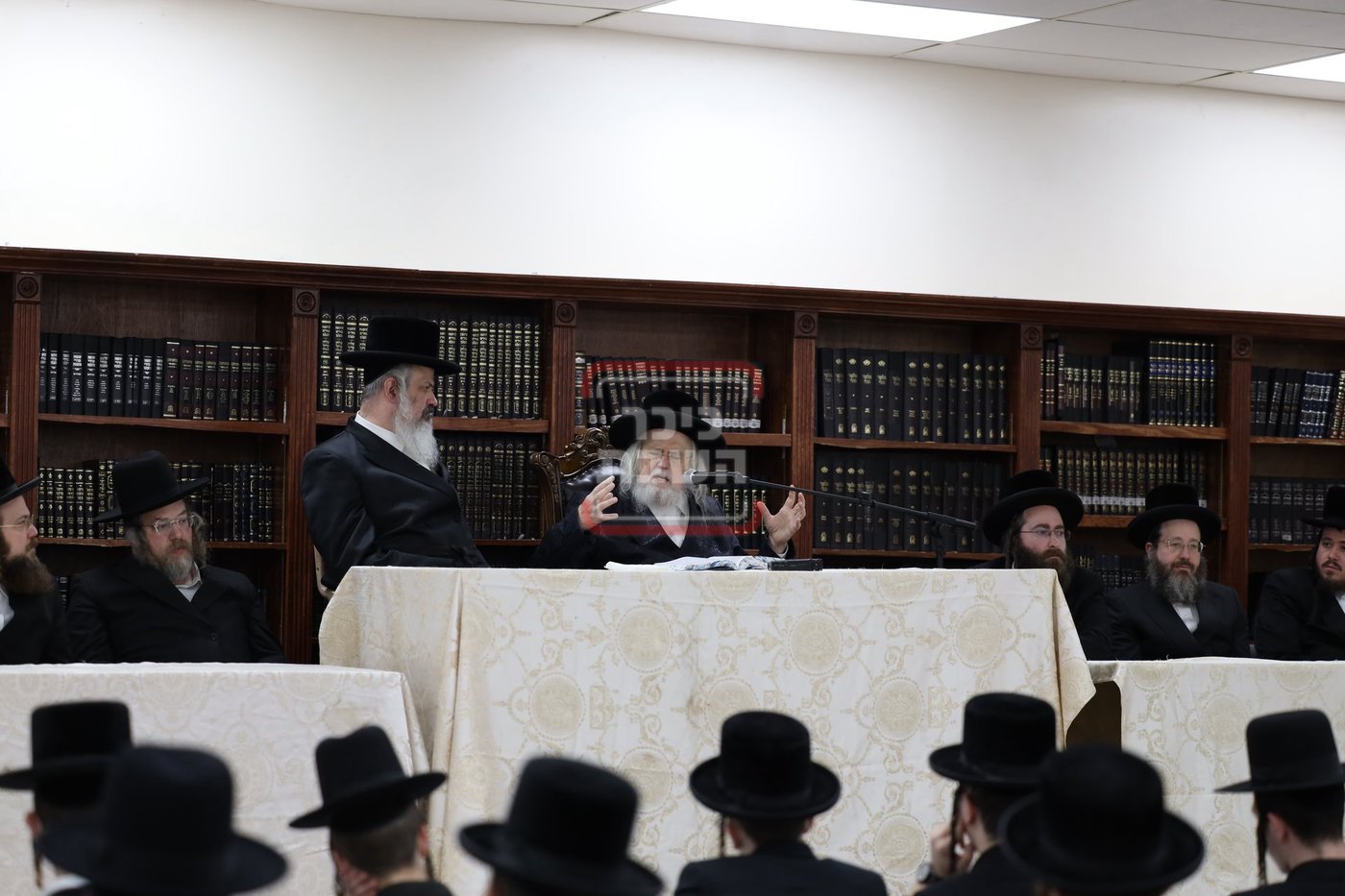 האדמו"ר ממונקאטש בביקור בהיכל ישיבת 'יודעי בינה'