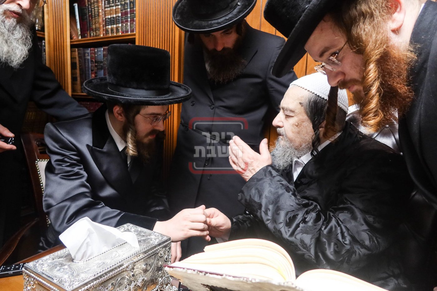 האדמו"ר מסאדיגורה בביקור אצל הגה"צ רבי יעקב מאיר שכטר