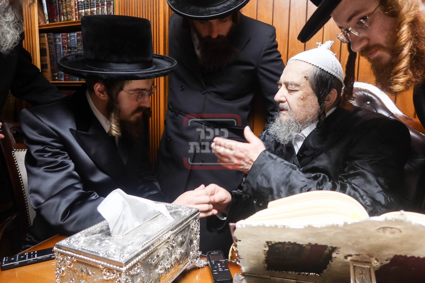 האדמו"ר מסאדיגורה בביקור אצל הגה"צ רבי יעקב מאיר שכטר