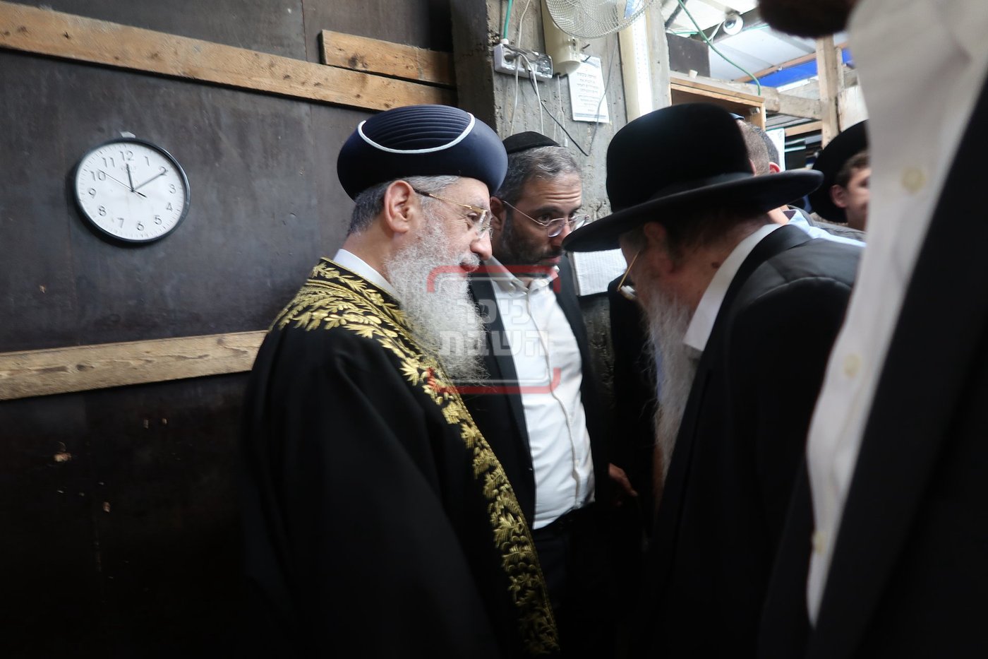 הגאון רבי דוד יוסף בתפילת ערבית וספירת העומר בשטיבלעך 'איצקוביץ'