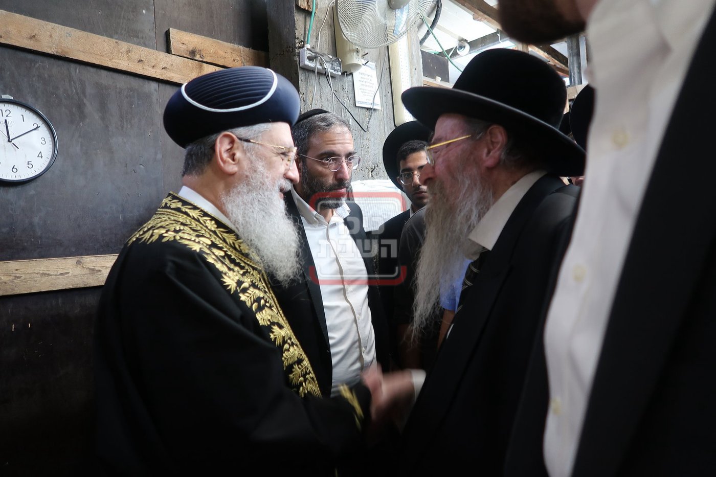 הגאון רבי דוד יוסף בתפילת ערבית וספירת העומר בשטיבלעך 'איצקוביץ'