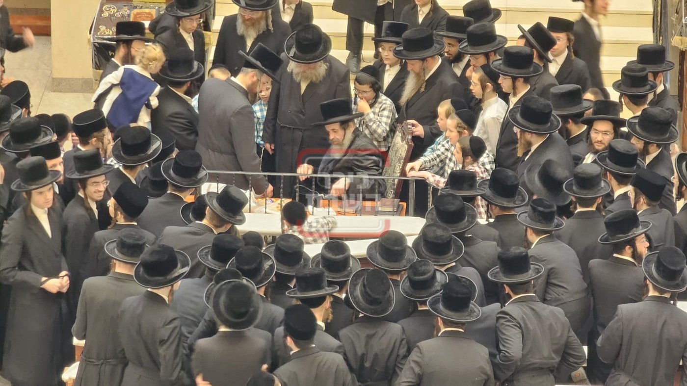 הרה"צ רבי חיים מאיר הגר, אב"ד קריית ויז'ניץ בחלאקעס ביום ל"ג בעומר
