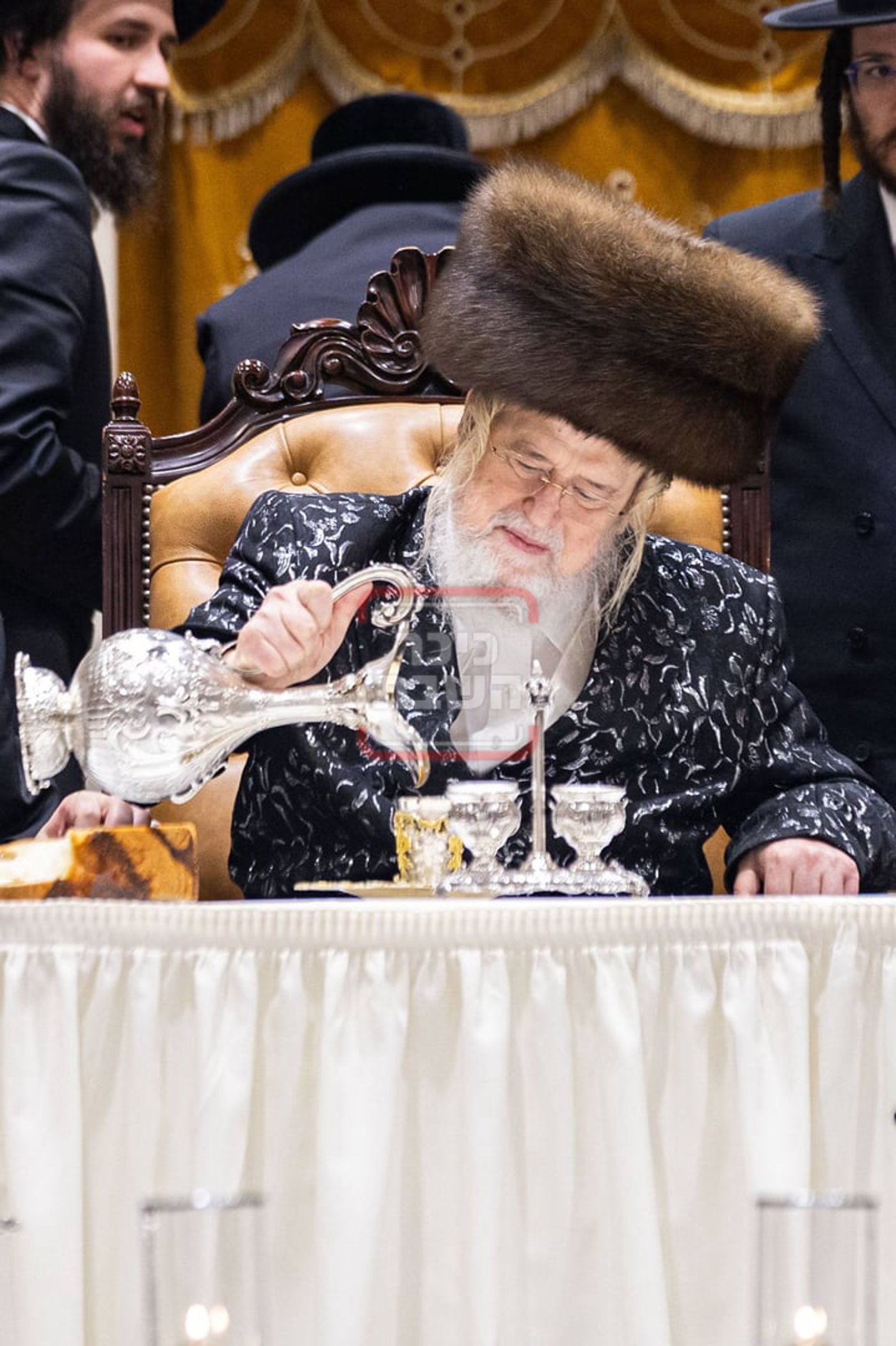 האדמו"רים ממונקאטש ודינוב בהילולת הרה"ק ה'מנחת אלעזר' זי"ע