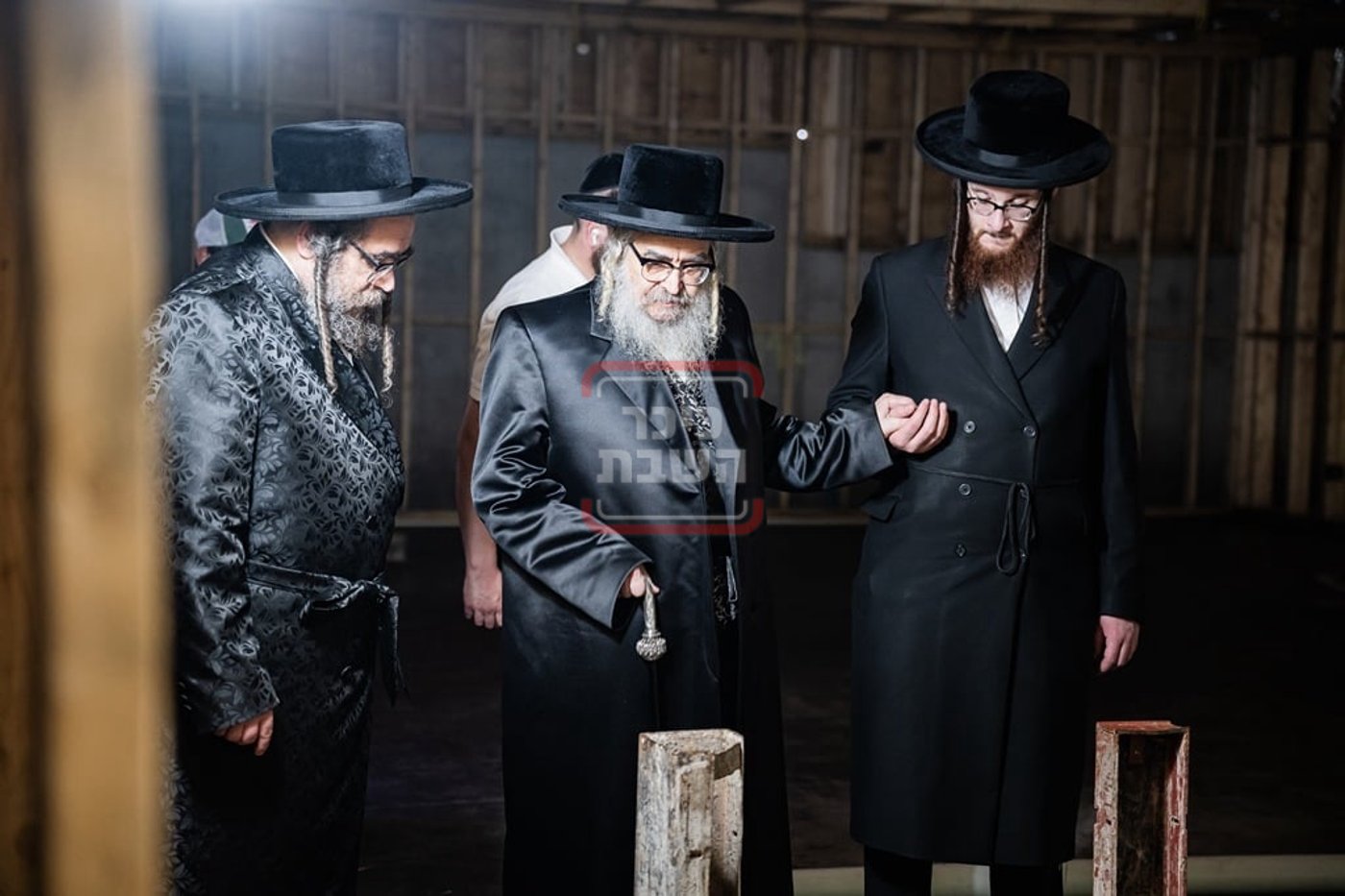 יציקת המקווה בישיבת סאטמר