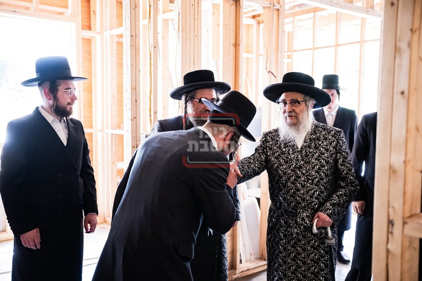 יציקת המקווה בישיבת סאטמר