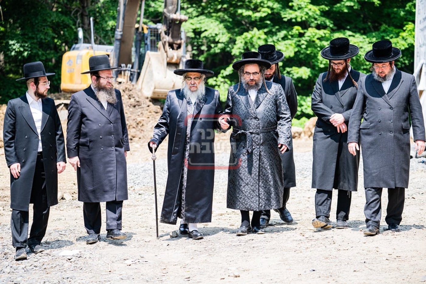 יציקת המקווה בישיבת סאטמר