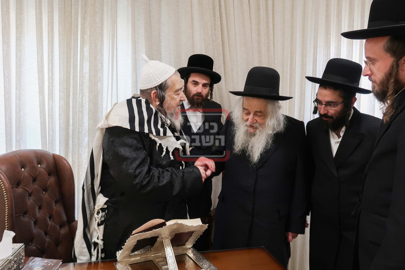 הגה"צ רבי יהושע דוד טורצין בביקור אצל הגה"צ רבי יעקב מאיר שכטר