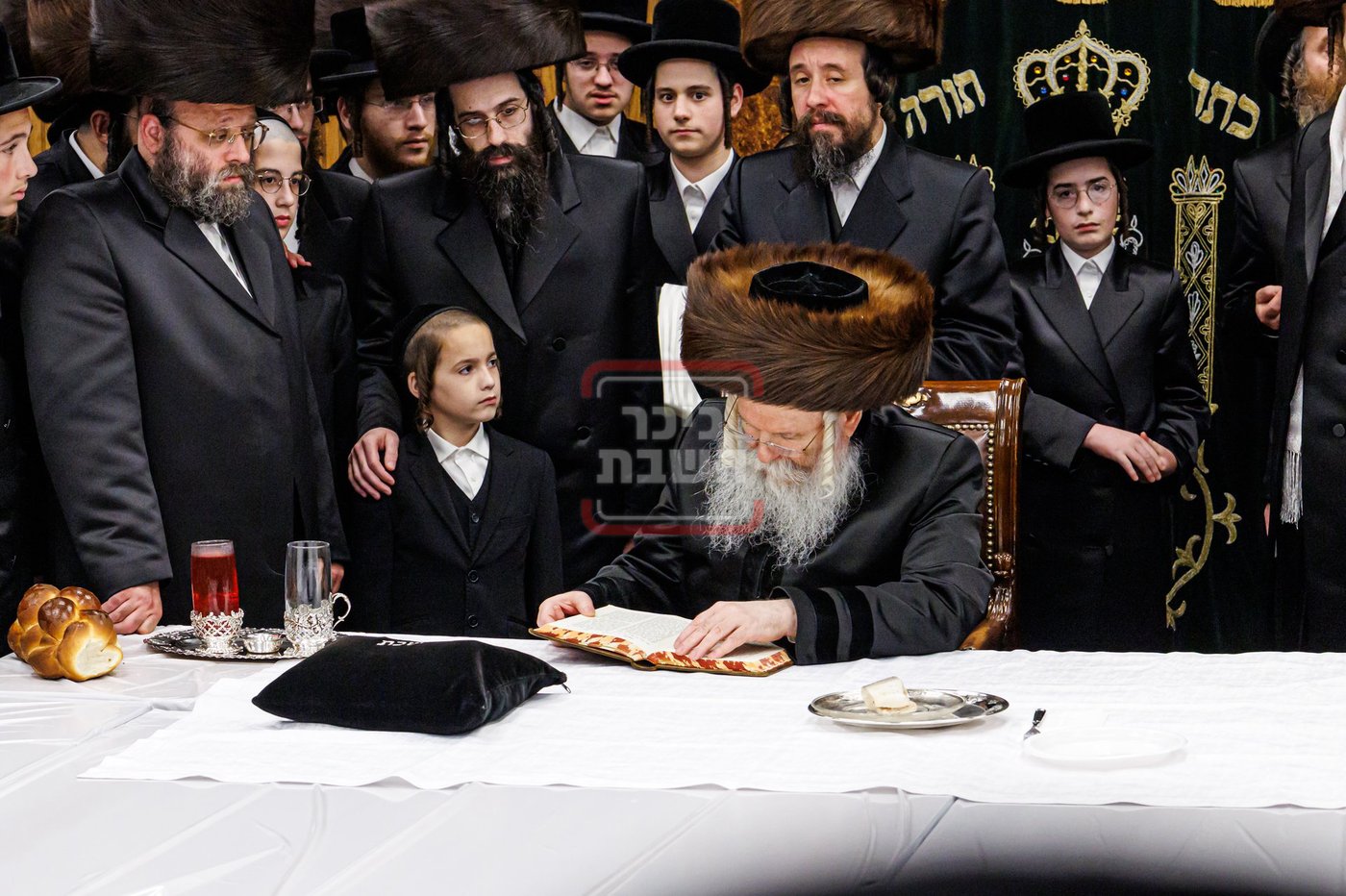 האדמו"ר מבאבוב בלימוד ספה"ק 'נועם אלימלך' בכניסת השבת