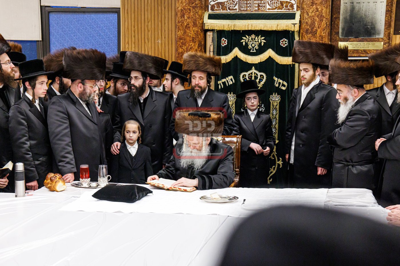 האדמו"ר מבאבוב בלימוד ספה"ק 'נועם אלימלך' בכניסת השבת