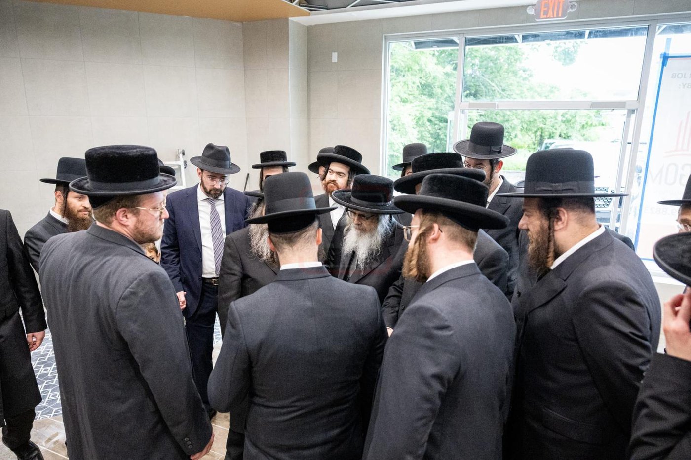 האדמו"ר מסאטמר בביקור בחנות בשר בלייקווד