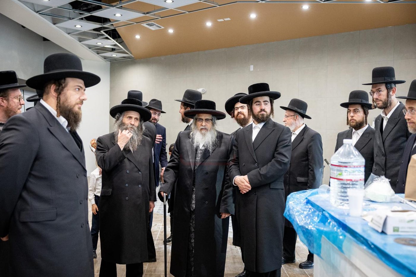 האדמו"ר מסאטמר בביקור בחנות בשר בלייקווד
