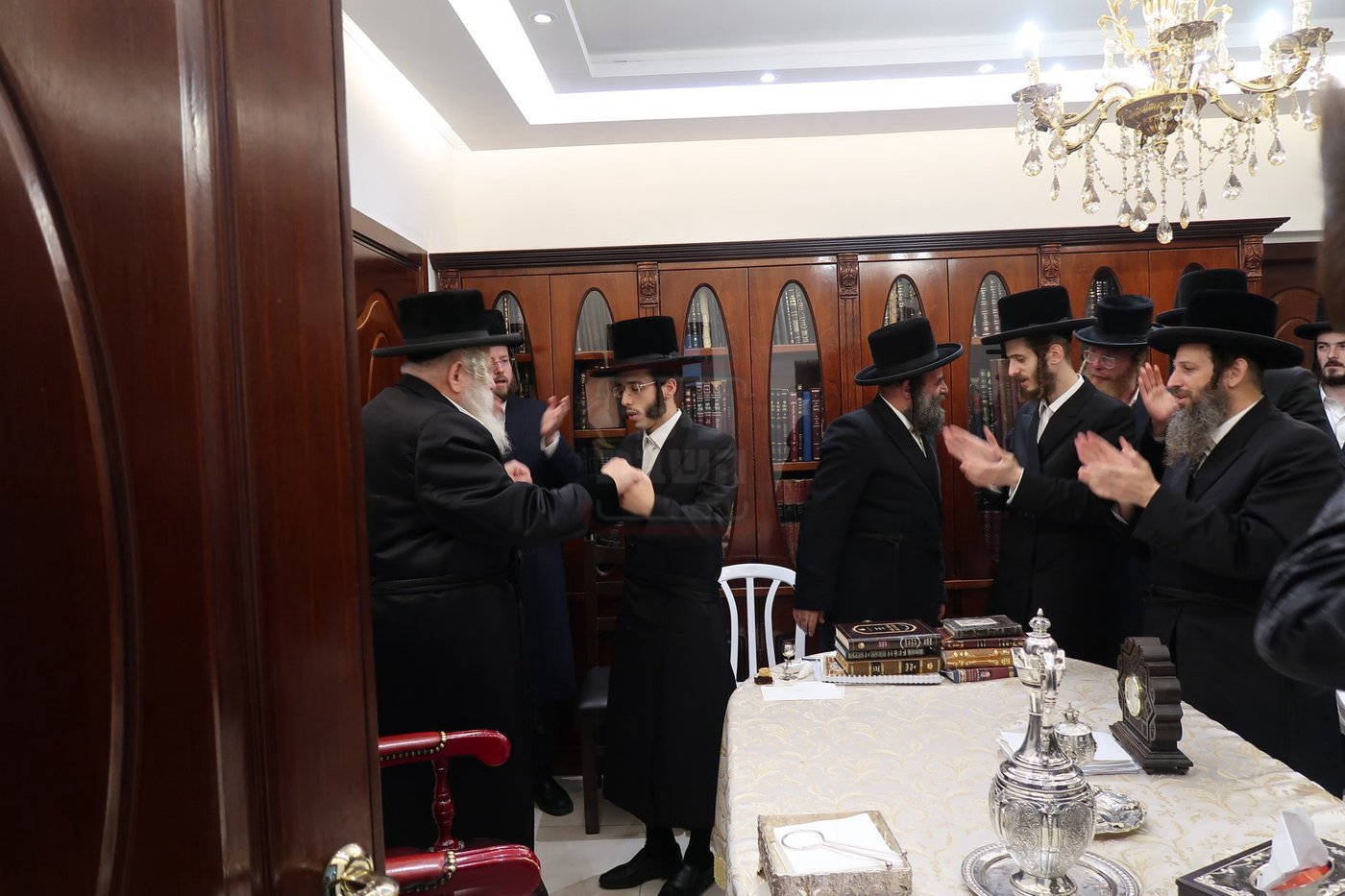 שמחת בית נדבורנה - מאקאווא - קאסוב ויז'ניץ - קומרנא 