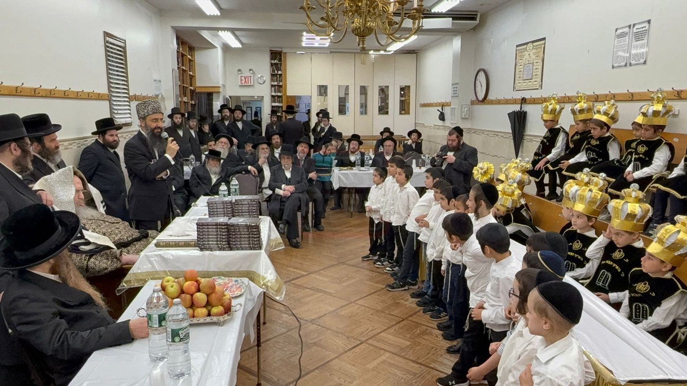 מסיבת החומש אצל האדמו"ר מקאלוב