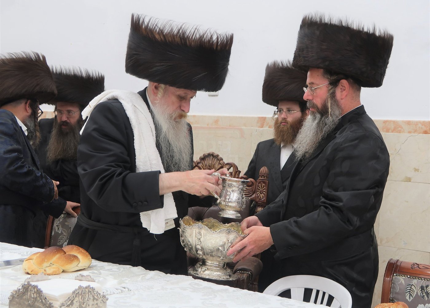 שמחת שבע ברכות בחצרות טשארנאביל - ראדושיץ - ראזלא