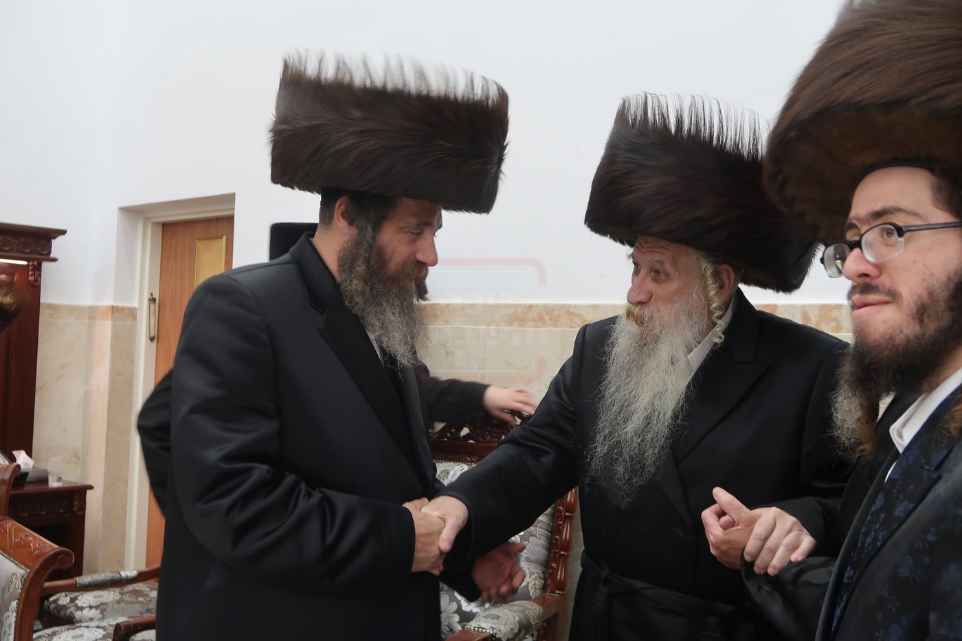 שמחת שבע ברכות בחצרות טשארנאביל - ראדושיץ - ראזלא