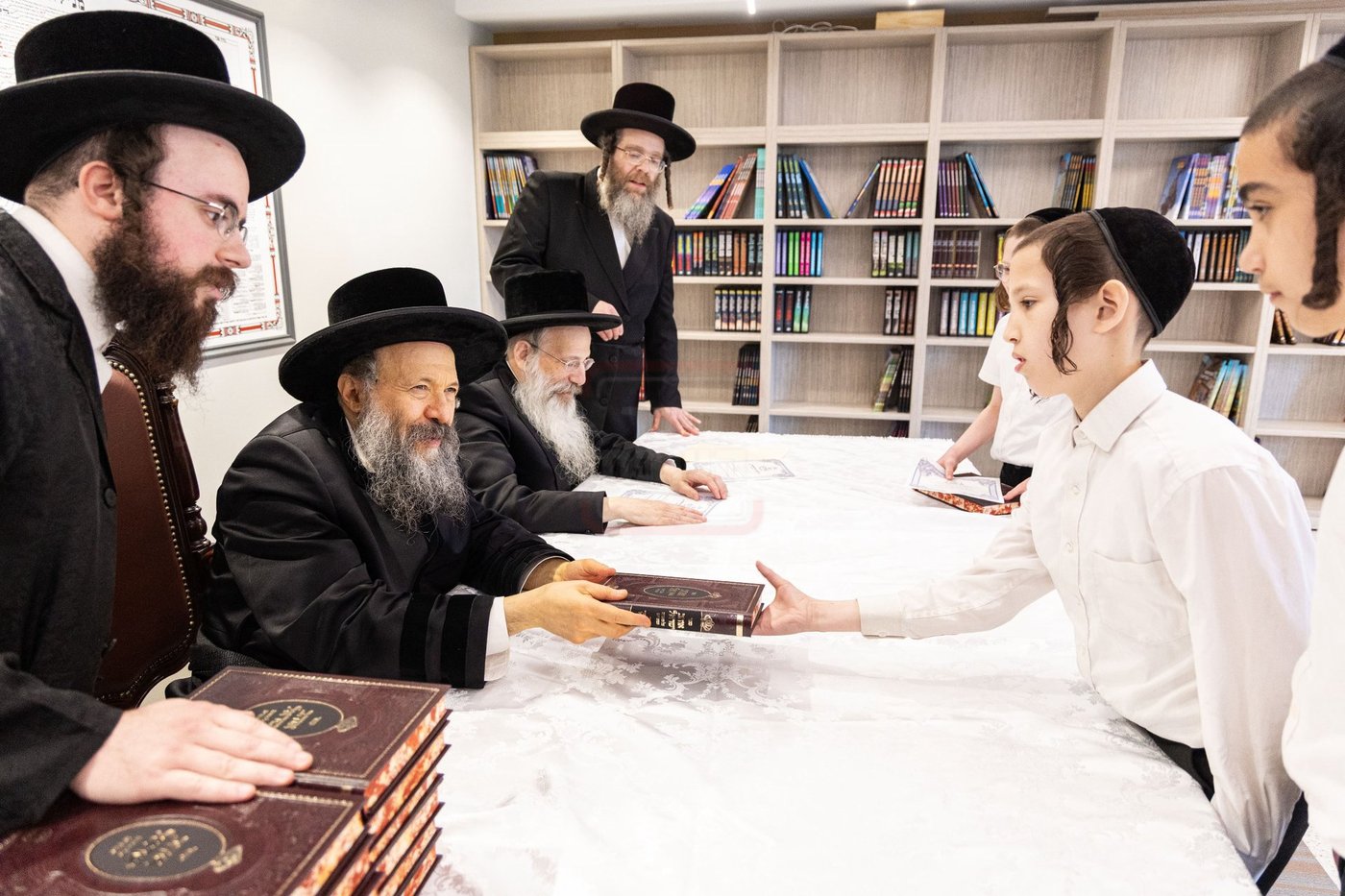 האדמו"ר מבאבוב 45 בביקור בת"ת של החסידות