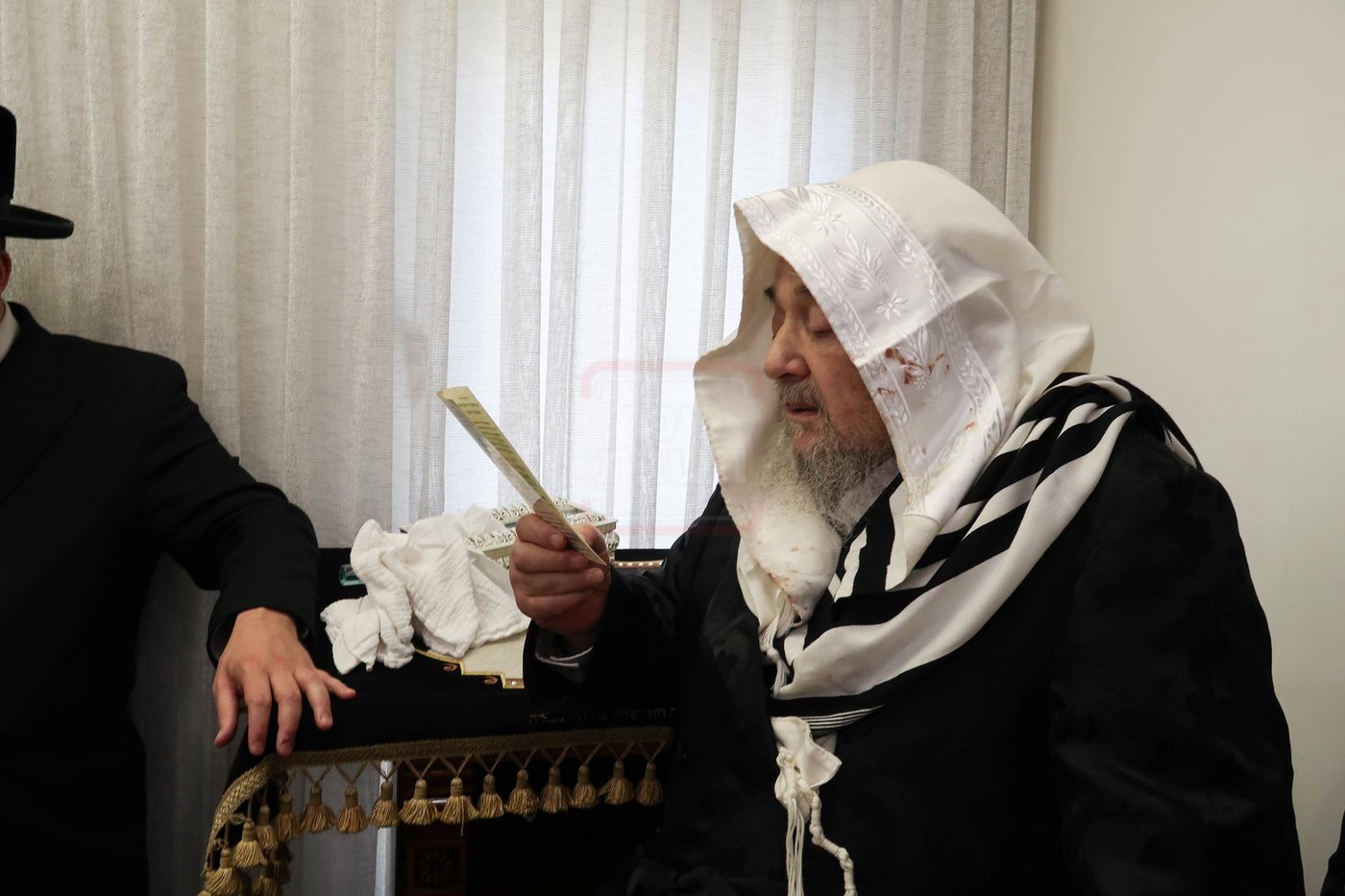 האדמו"ר מזוועהיל בשמחת ברית במעונו של הגה"צ רבי יעקב מאיר שכטר