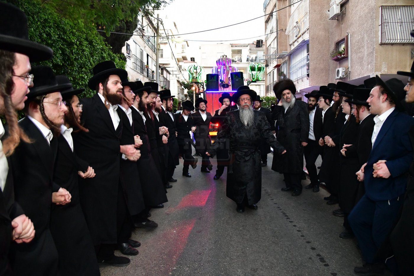 הכנסת ס"ת לביהמ"ד 'שבט הלוי'
