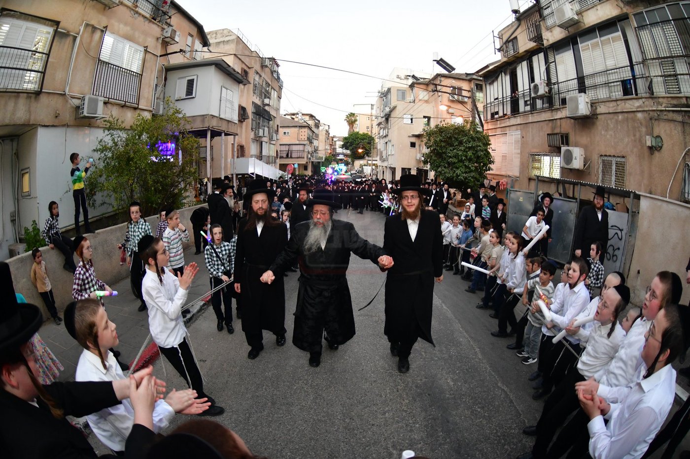 הכנסת ס"ת לביהמ"ד 'שבט הלוי'