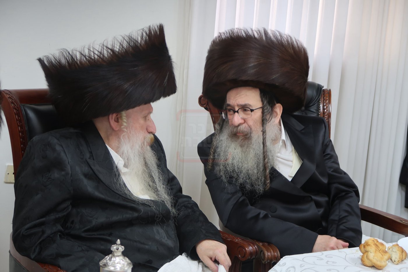 האדמו"ר מבית יצחק ספינקא בשמחת הש"ב האחרון בחצה"ק טשארנאביל