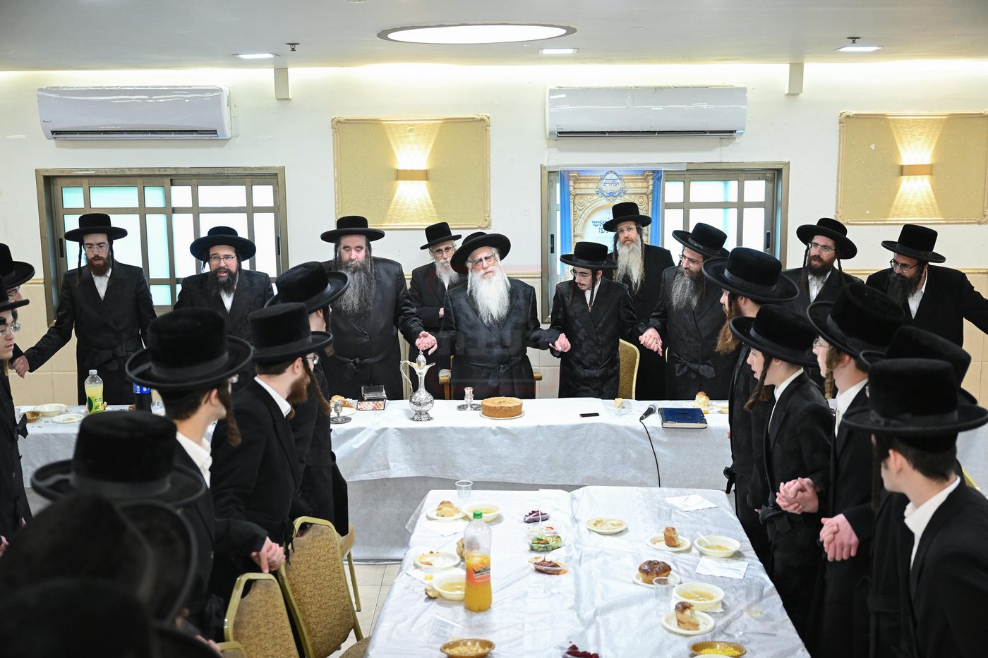 מעמד סיום מסכת נשים ע"י נכד האדמו"ר מצאנז