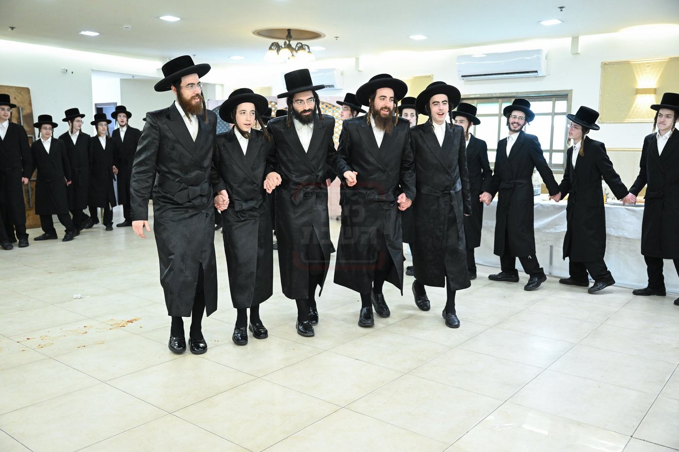 מעמד סיום מסכת נשים ע"י נכד האדמו"ר מצאנז