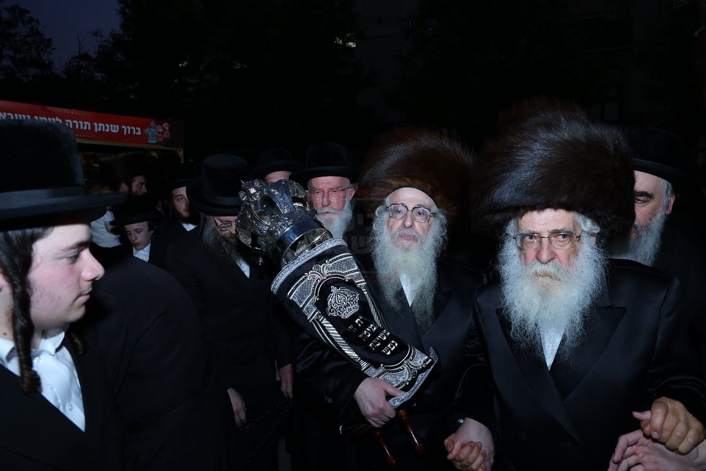 הכנסת ספר תורה לביהמ"ד צאנז קלויזנבורג במאנסי