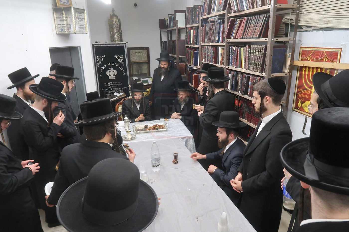 האדמו"ר מזוועהיל בביקור במוסדות שטפנשט בגבעתיים