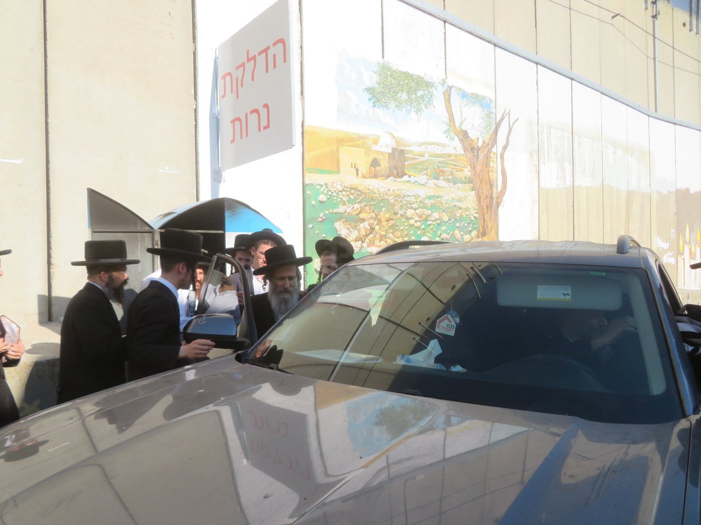 הגה"צ רבי אלימלך בידרמן באמירת תפילת יו"כ קטן בקבר רחל