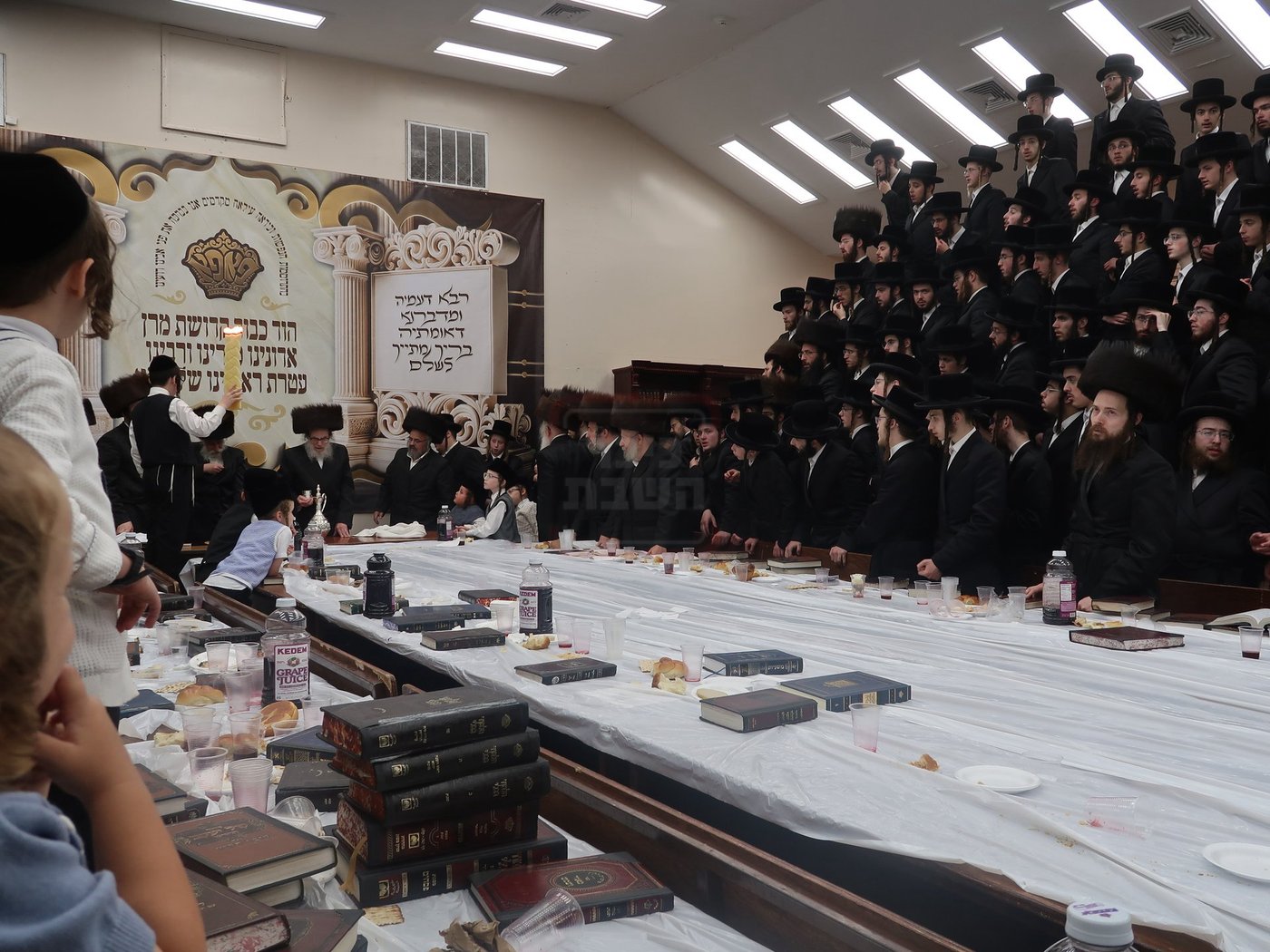 האדמו"ר מפאפא במחנה פאפא בקאנטרי