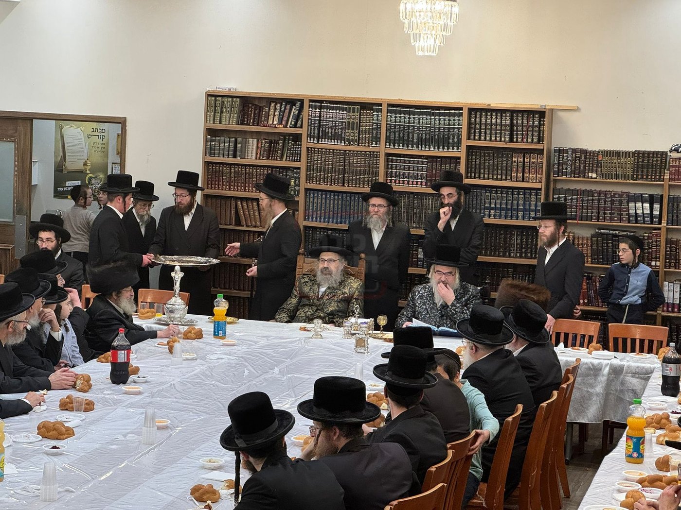 האדמו"רים מויז'ניץ לונדון - ויז'ניץ מונטריאול, בטיש מוצאי תשעה באב