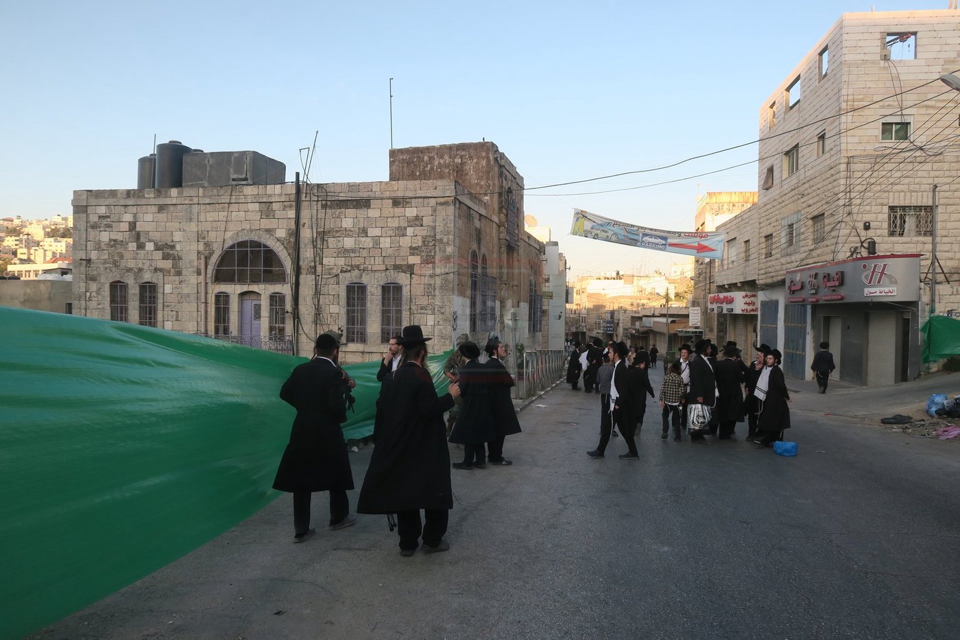 כניסה לקבר עתניאל בן קנז בחברון הפלסטינית בט' באב