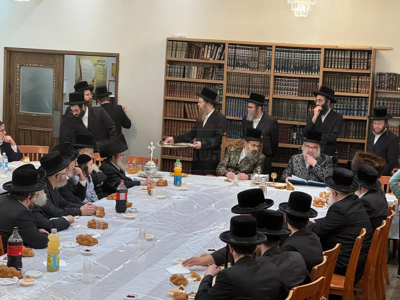 האדמו"רים מויז'ניץ לונדון - ויז'ניץ מונטריאול, בטיש מוצאי תשעה באב