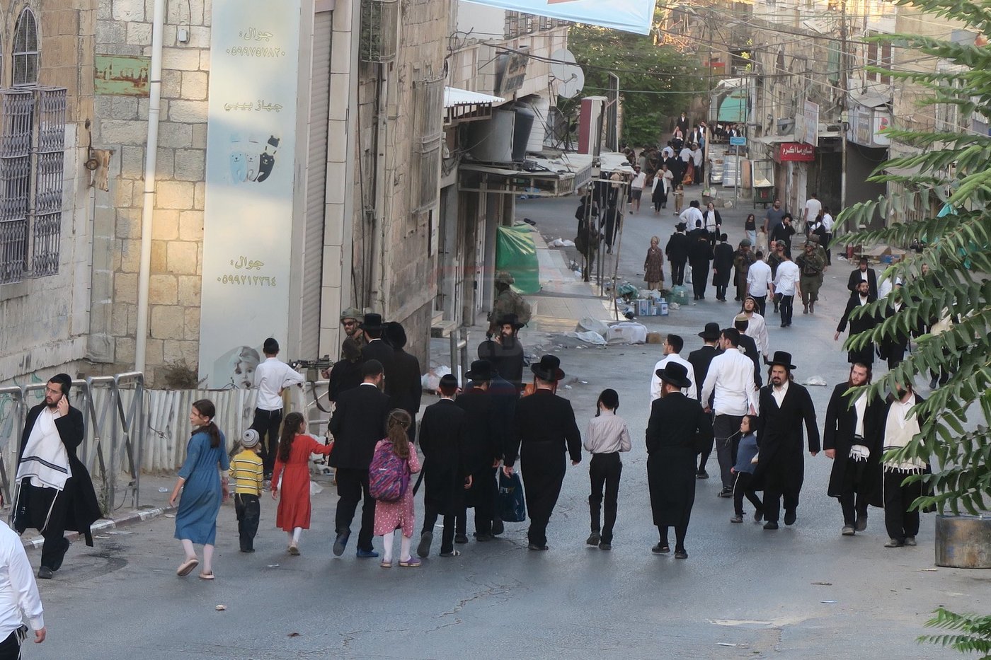 כניסה לקבר עתניאל בן קנז בחברון הפלסטינית בט' באב