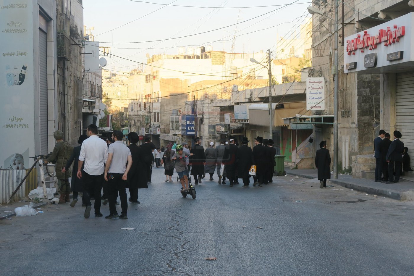 כניסה לקבר עתניאל בן קנז בחברון הפלסטינית בט' באב