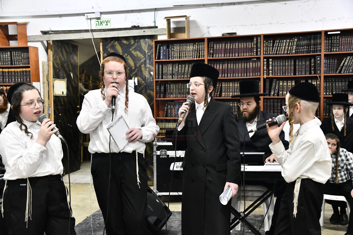 סיום חמשה חומשי תורה במכנובקא בעלזא