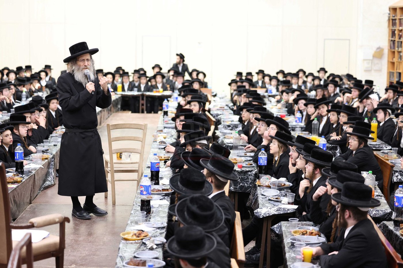 חלוקת פרסים לתלמידי ישיבת 'תולדות אהרן'