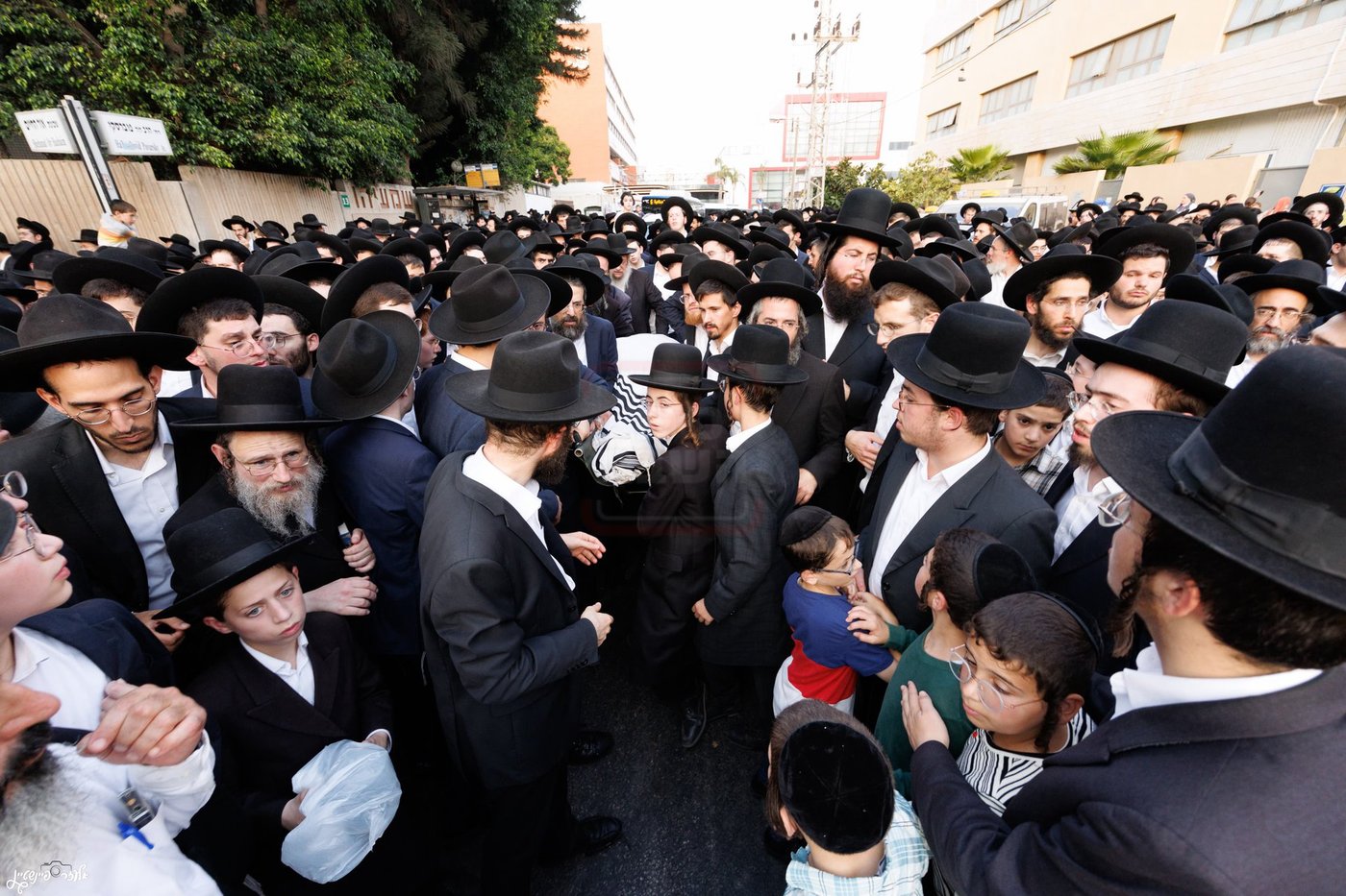 מסע הלוויית הגרב"ש דויטש זצ"ל - בבני ברק