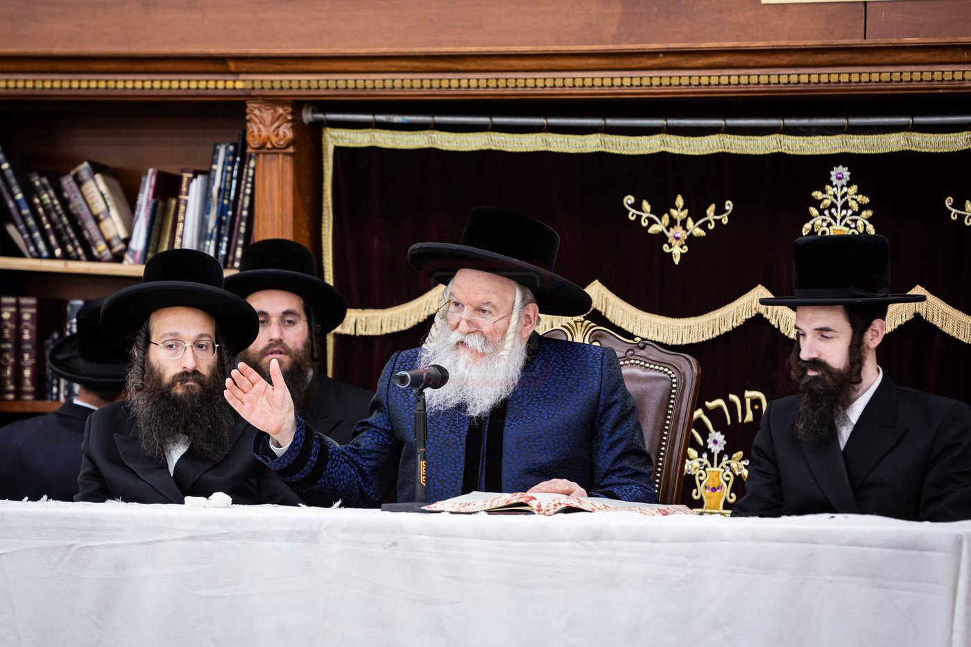 האדמו"ר מבאבוב בביקור במחנה שלווה בקאנטרי