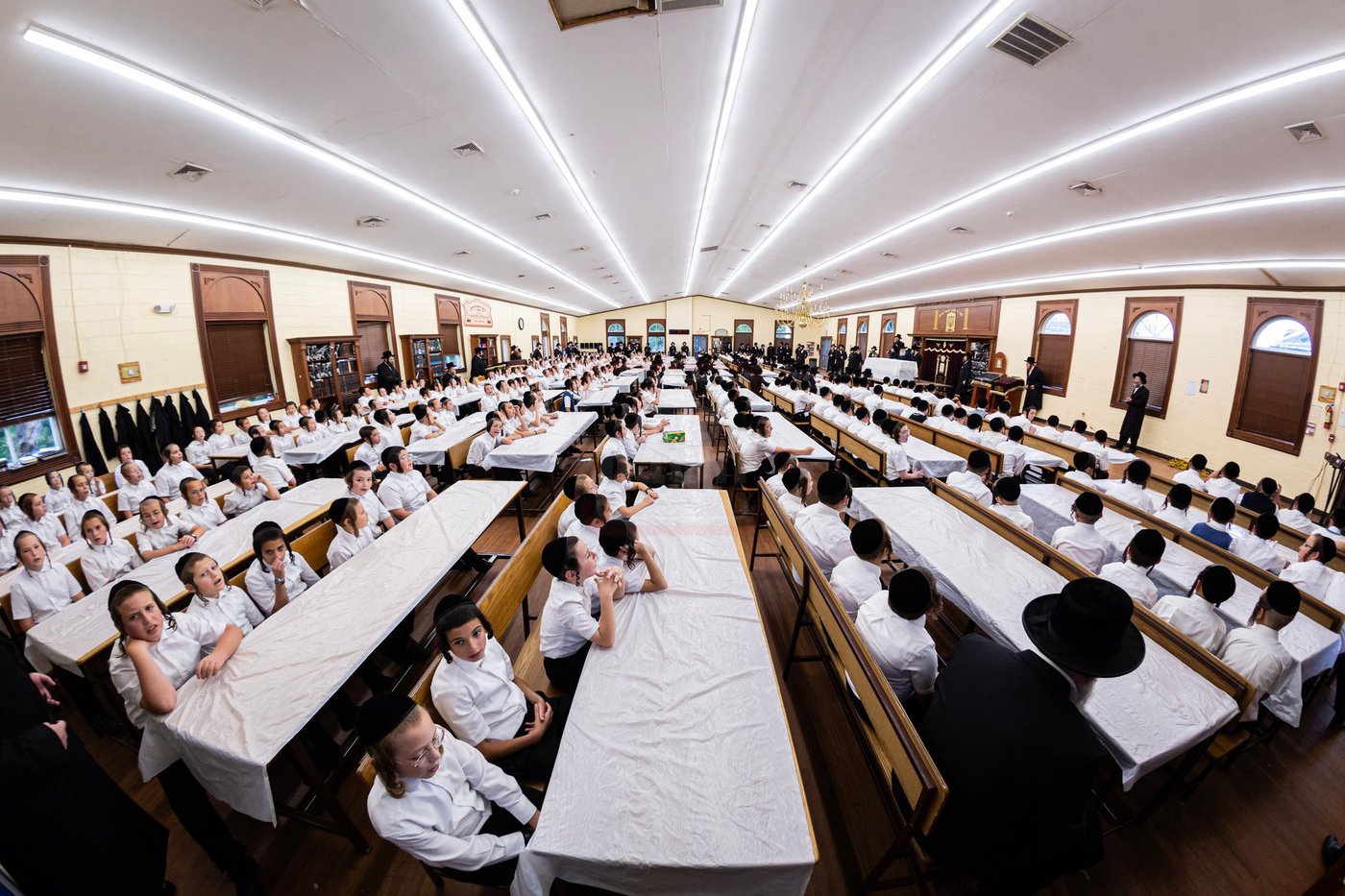 האדמו"ר מבאבוב בביקור במחנה שלווה בקאנטרי