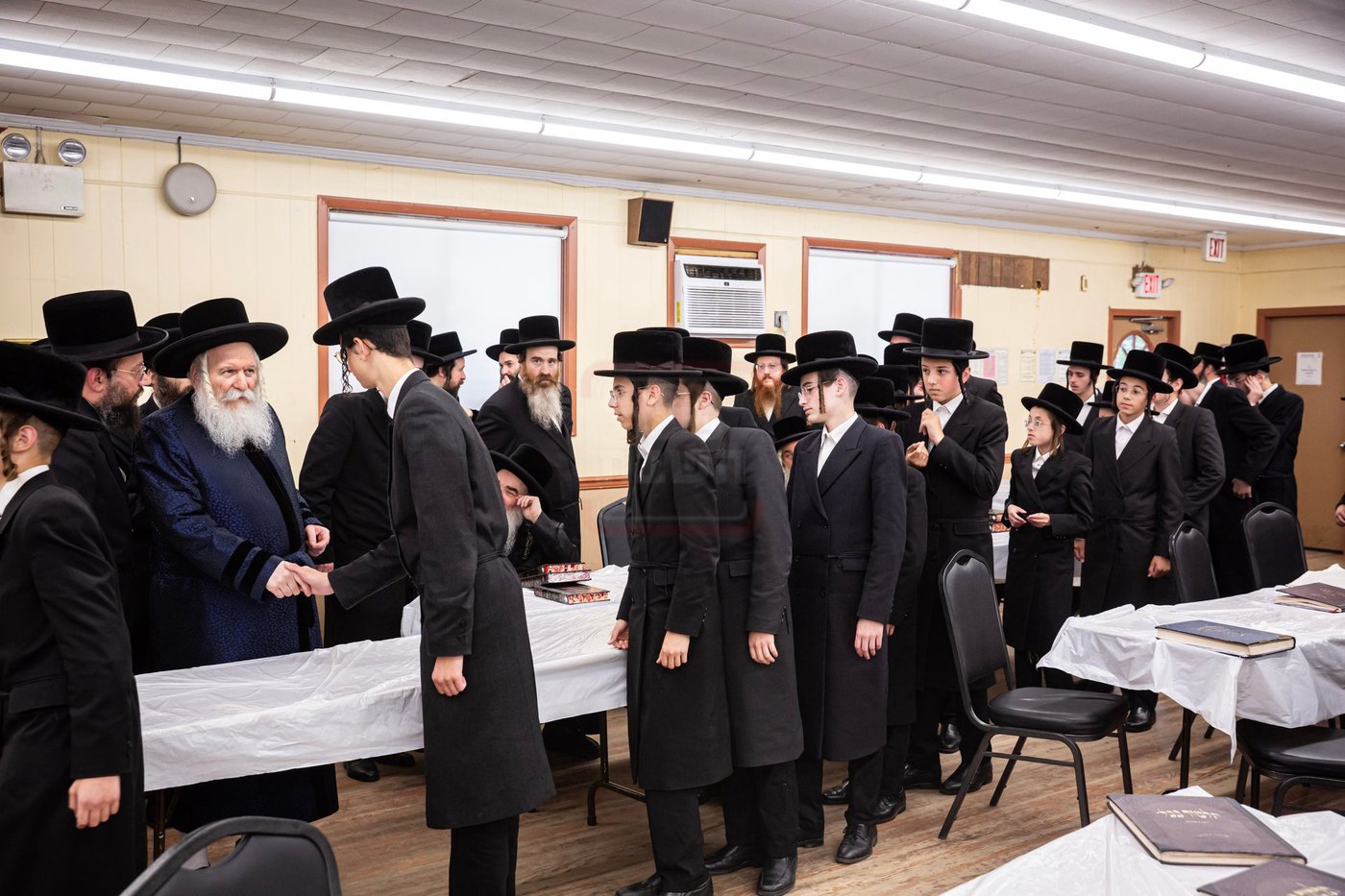 האדמו"ר מבאבוב בביקור במחנה שלווה בקאנטרי