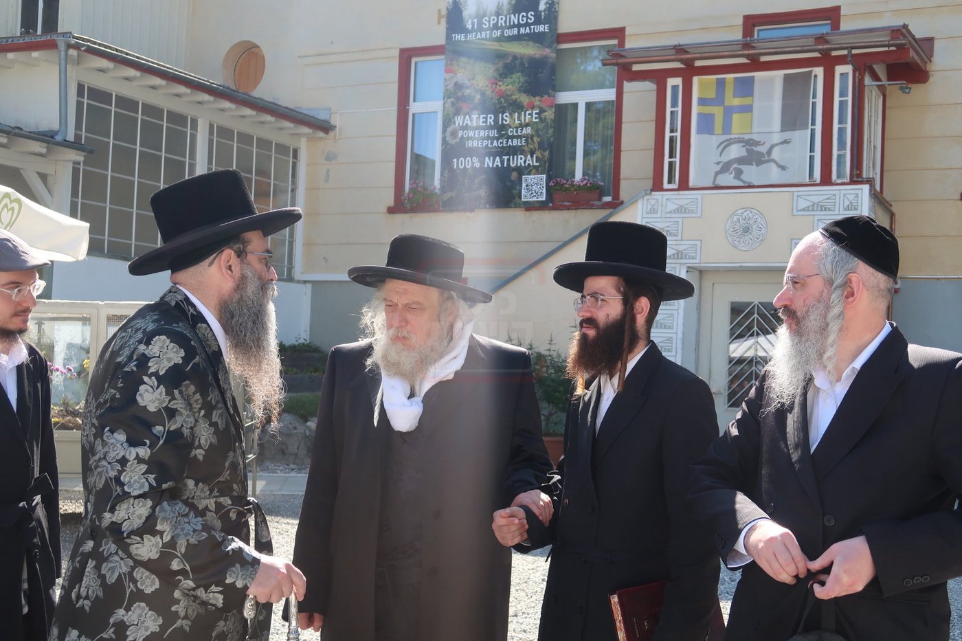 האדמו"ר ממבקשי אמונה במנוחה בדאבוס שבשווייץ
