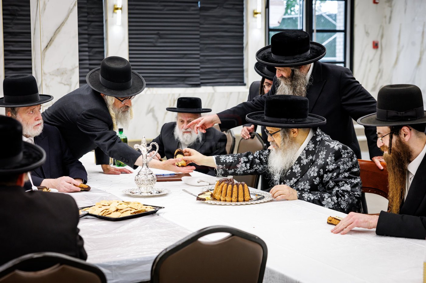 האדמו"ר מסאטמר בביקור בקעמפים בהרי הקאנטרי