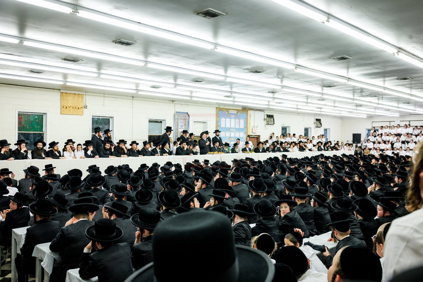 האדמו"ר מסאטמר בביקור בקעמפים בהרי הקאנטרי