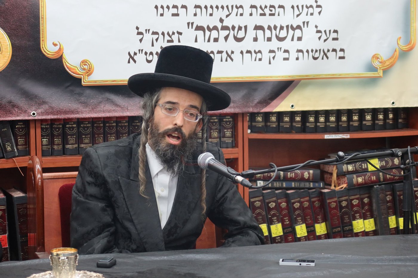 כינוס בחצה"ק זוועהיל לקראת מגבית 'בנפשו' להוצאת ספרי האדמו"ר זצ"ל