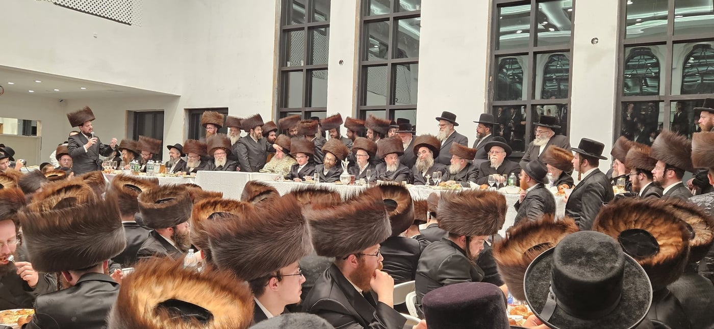 שמחת שבע הברכות בחצה"ק רחמסטריווקא אוקנוויין